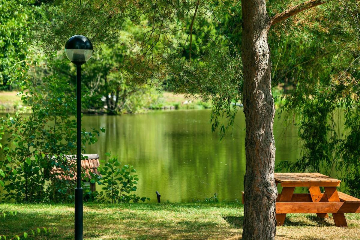 Les Etangs Du Moulin D'Harcy Hotel Lonny Ngoại thất bức ảnh