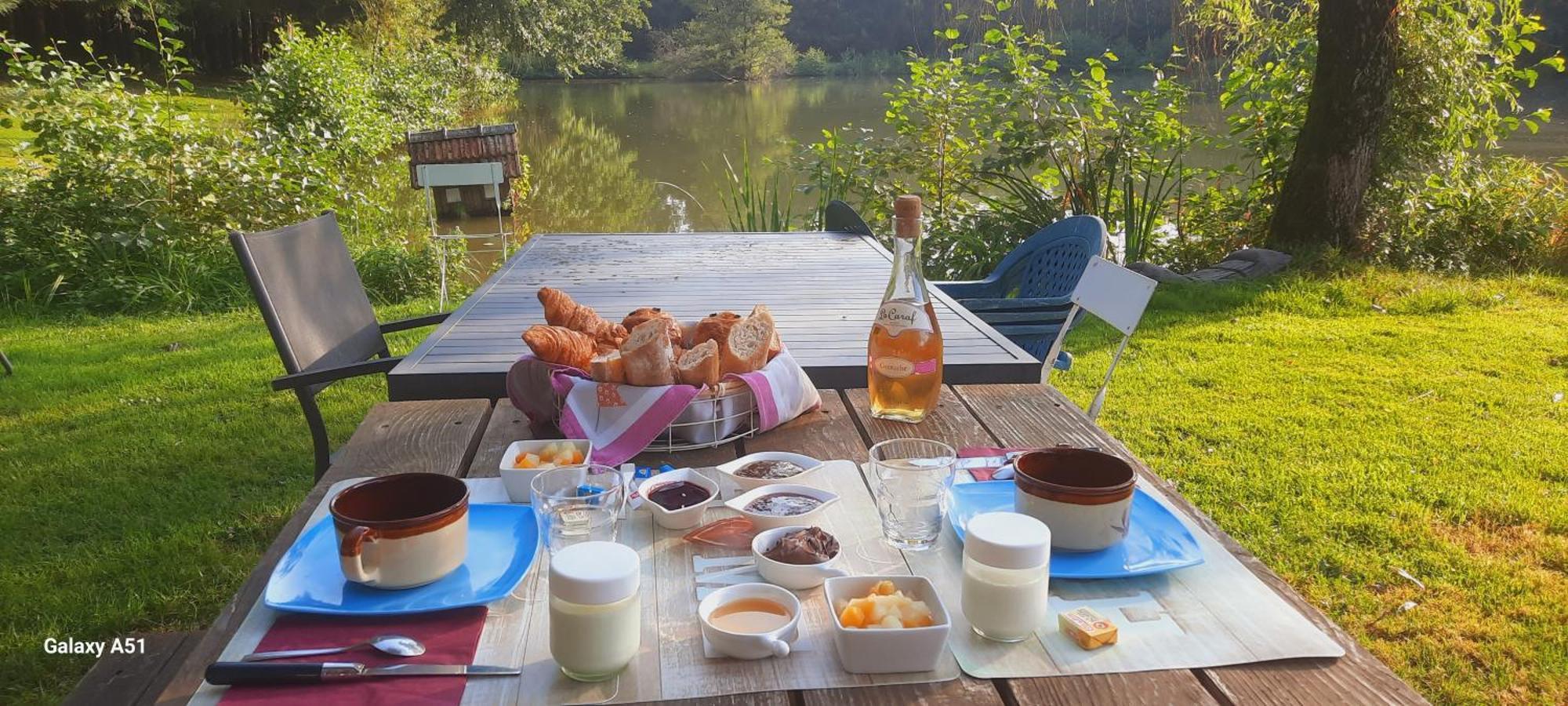 Les Etangs Du Moulin D'Harcy Hotel Lonny Ngoại thất bức ảnh